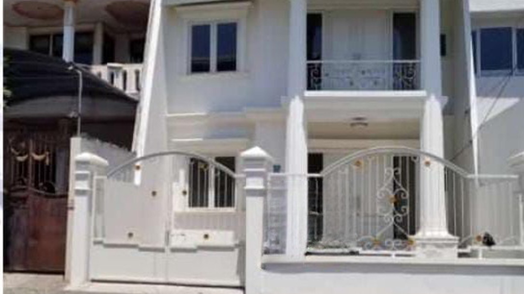 TerMURAH Dijual Rumah Darmo Permai Selatan - Classic Ellegant Surabaya Barat dekat Pakuwon Mall, Akses Tol Satelit
