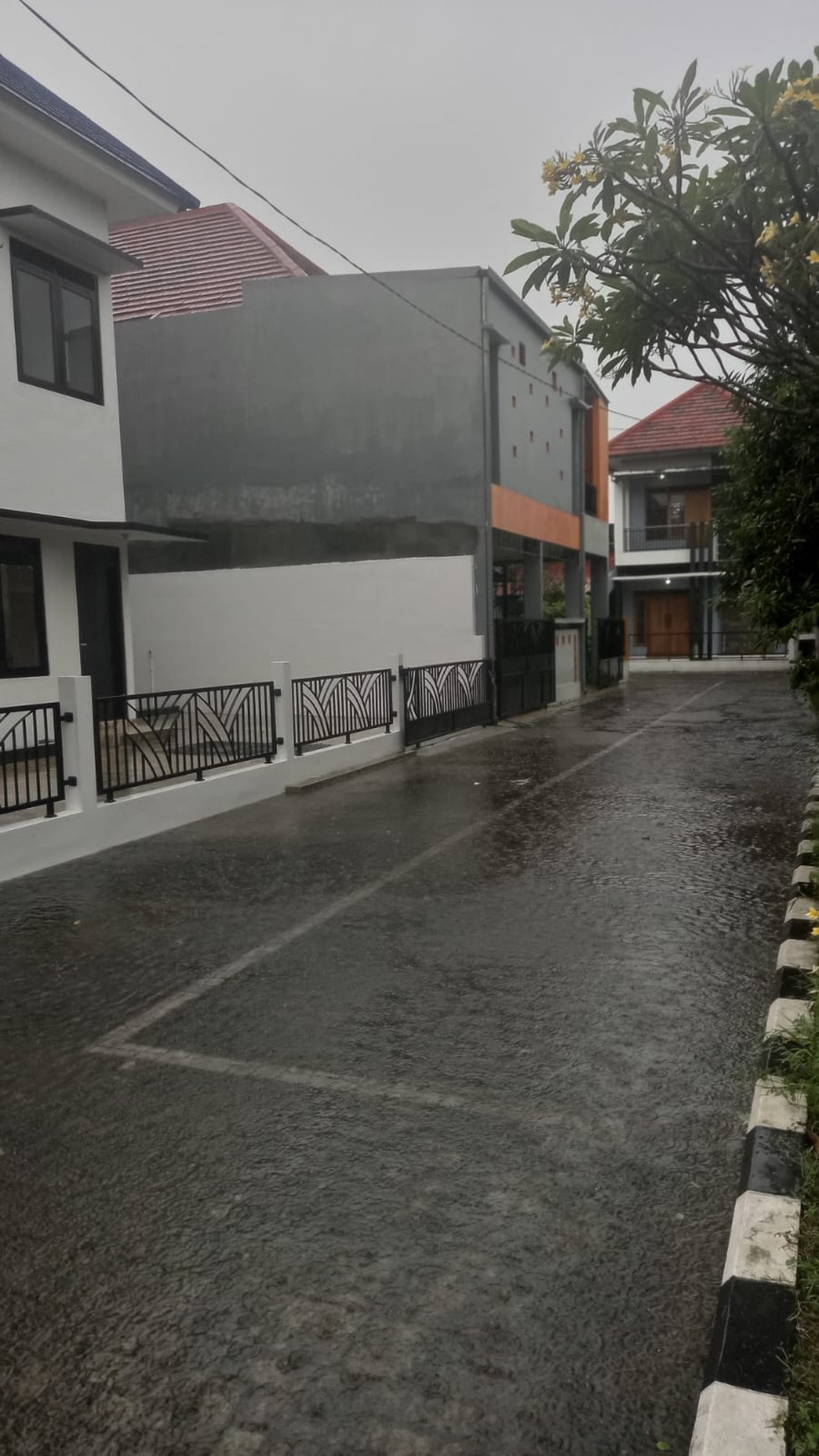 Rumah 2 Lantai Dalam Perum Villla Harmoni Banguntapan Bantul 
