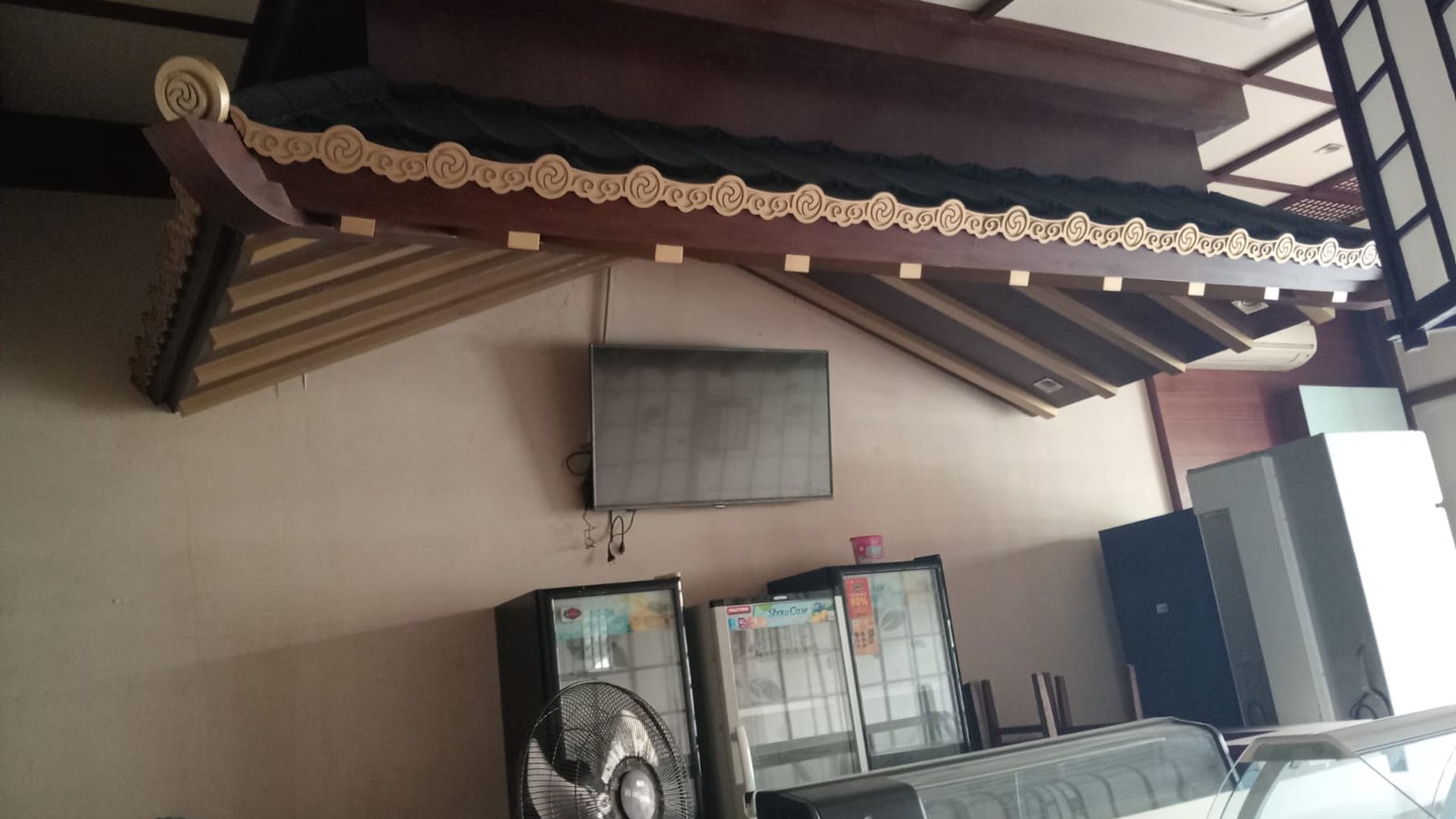 The spring selatan sewa ruko lengkap dgn alat masak plus meja kursi pelanggan strategis siap huni