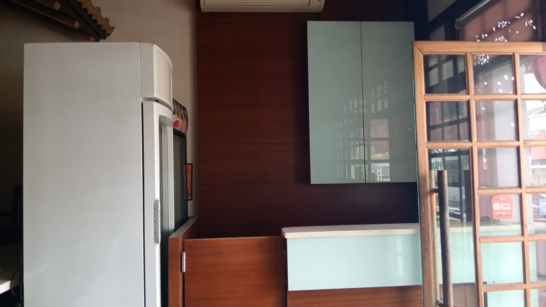 The spring selatan sewa ruko lengkap dgn alat masak plus meja kursi pelanggan strategis siap huni