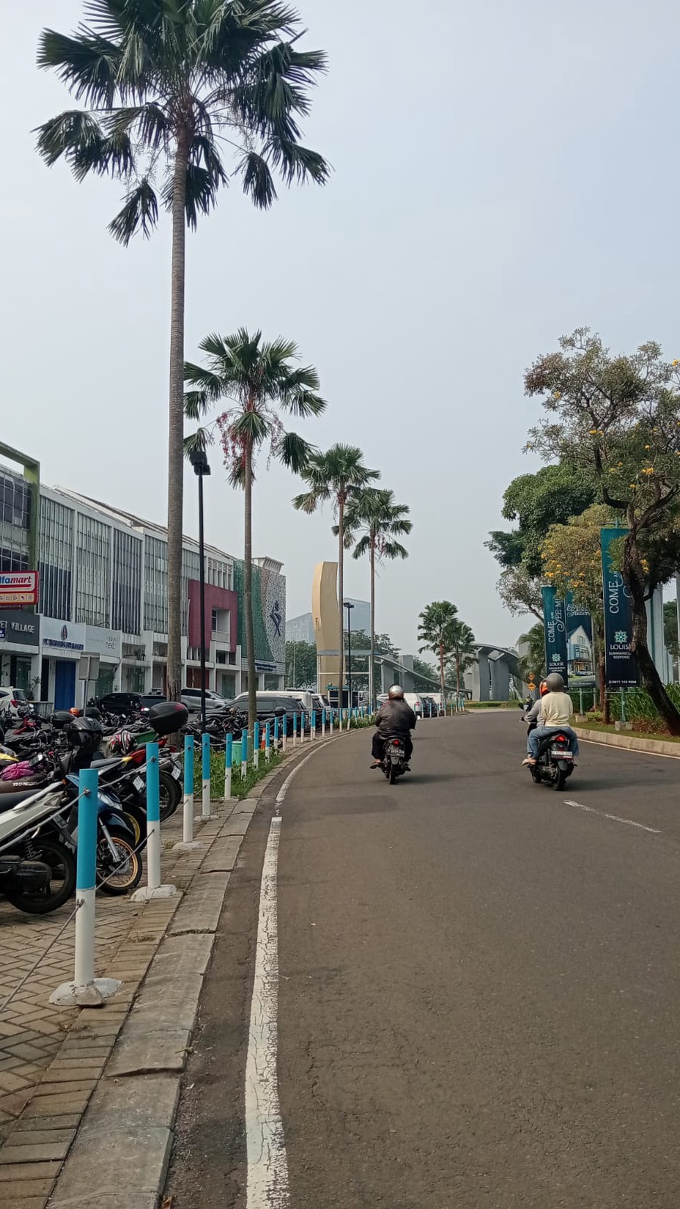 The spring selatan sewa ruko lengkap dgn alat masak plus meja kursi pelanggan strategis siap huni