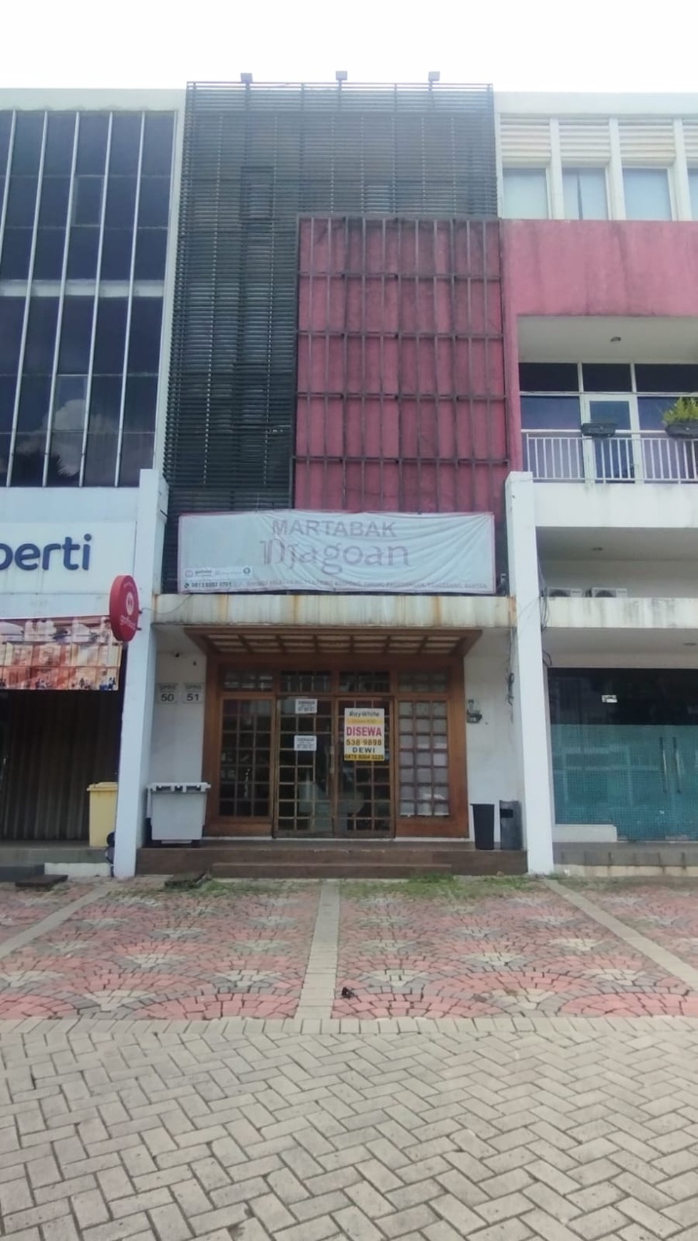 The spring selatan sewa ruko lengkap dgn alat masak plus meja kursi pelanggan strategis siap huni