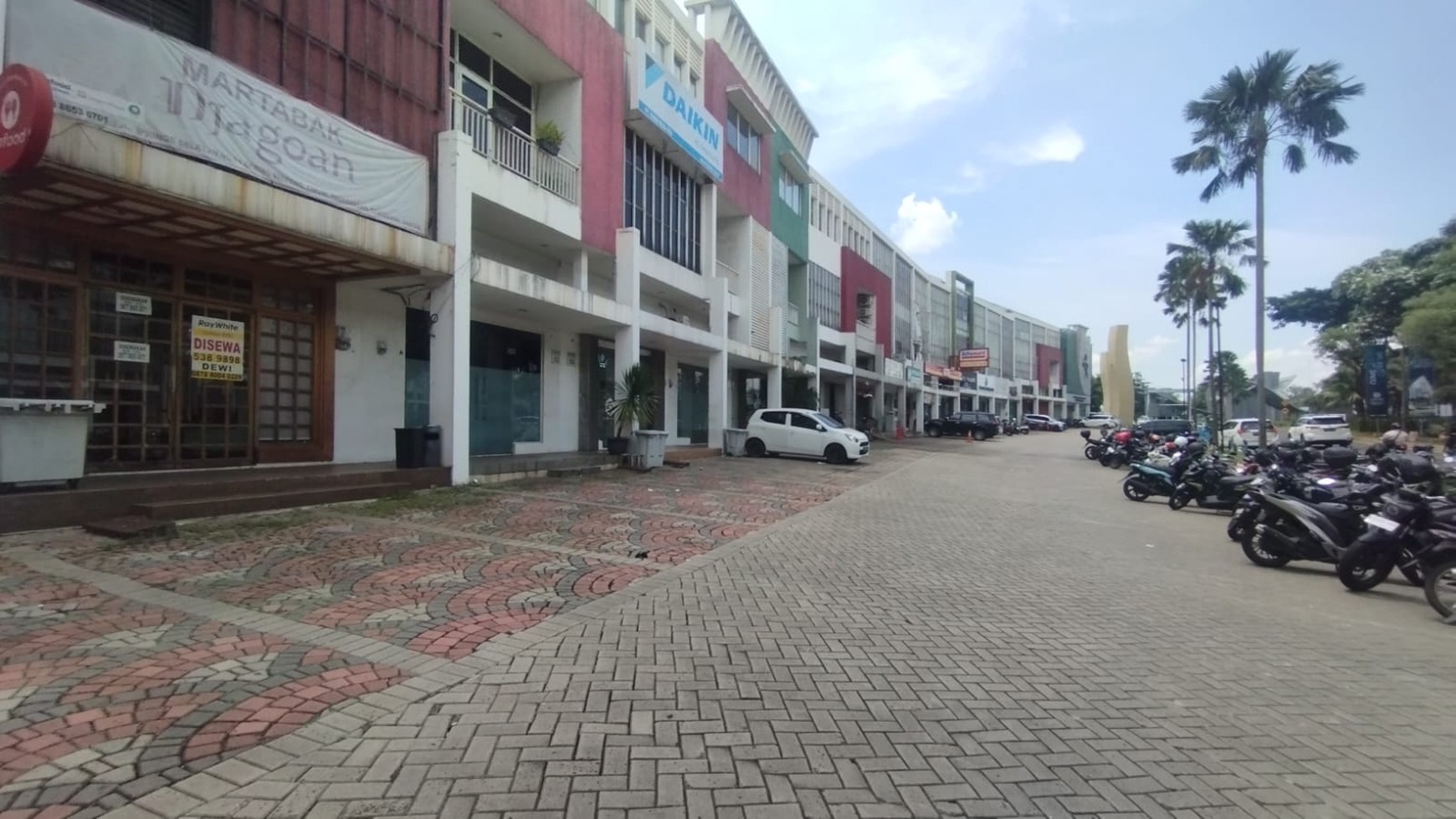 The spring selatan sewa ruko lengkap dgn alat masak plus meja kursi pelanggan strategis siap huni