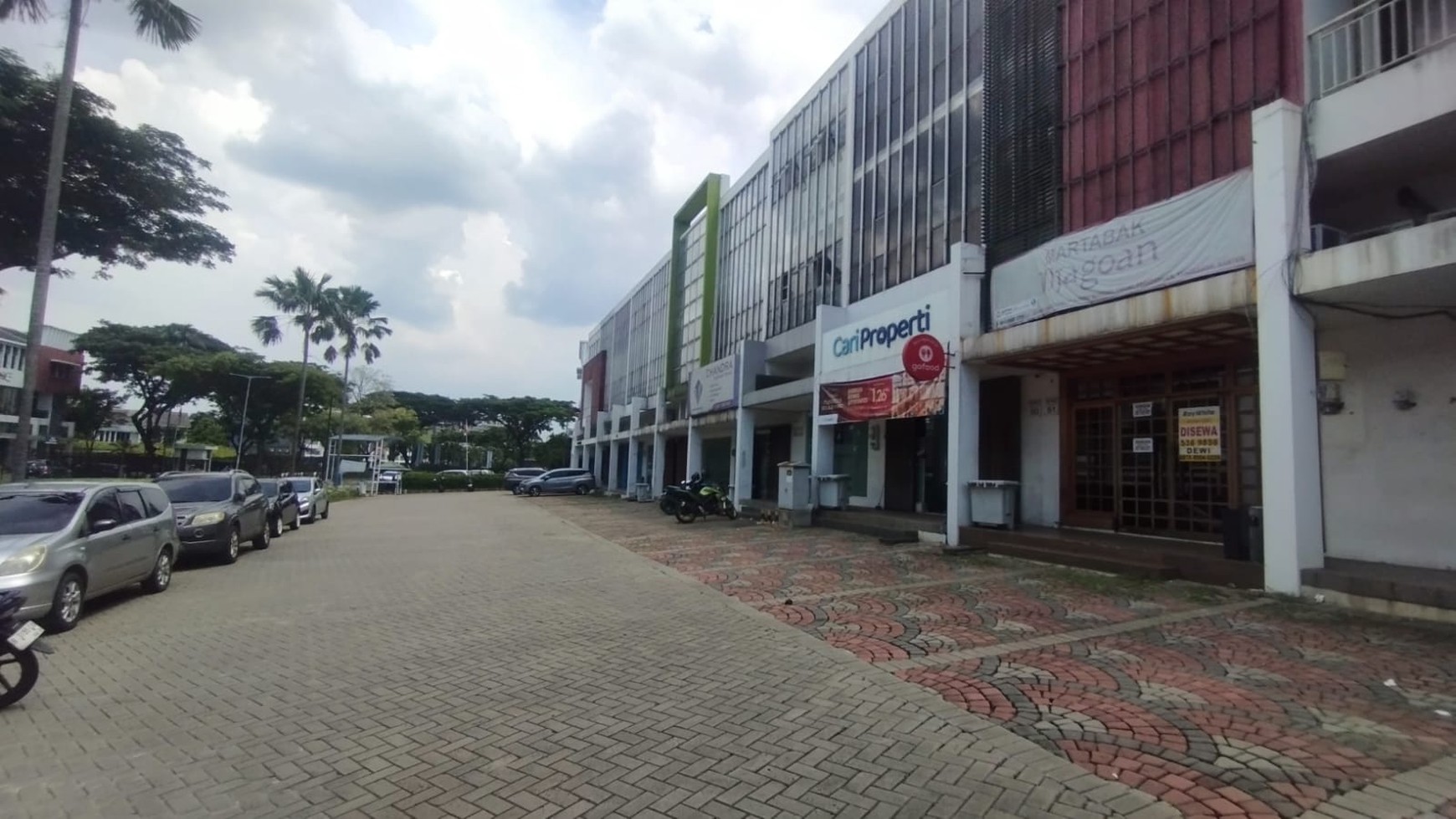 The spring selatan sewa ruko lengkap dgn alat masak plus meja kursi pelanggan strategis siap huni
