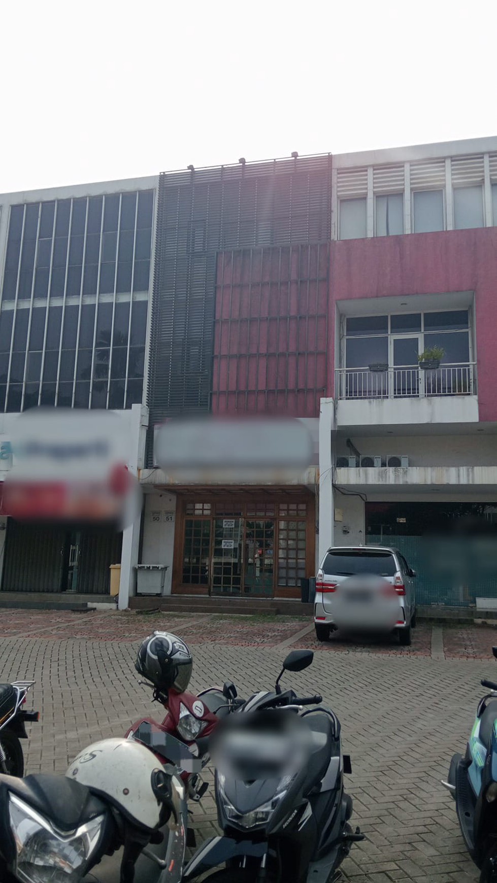 The spring selatan sewa ruko lengkap dgn alat masak plus meja kursi pelanggan strategis siap huni
