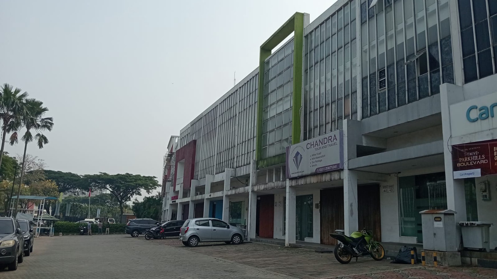 The spring selatan sewa ruko lengkap dgn alat masak plus meja kursi pelanggan strategis siap huni