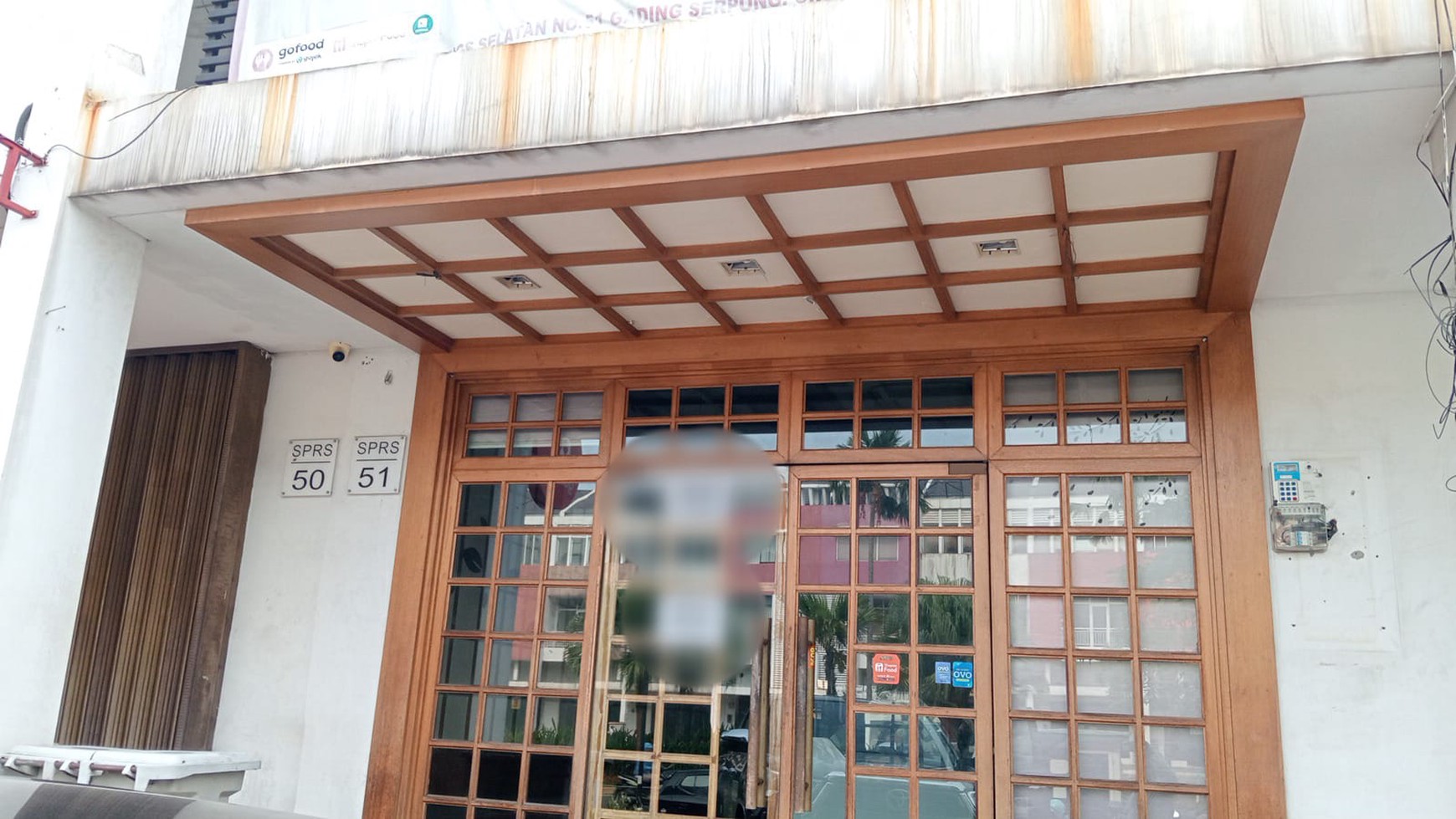 The spring selatan sewa ruko lengkap dgn alat masak plus meja kursi pelanggan strategis siap huni