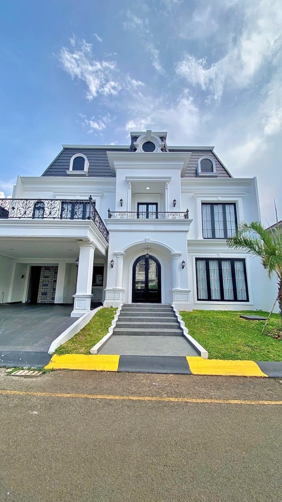 Rumah Mewah American Classic di Menteng Bintaro