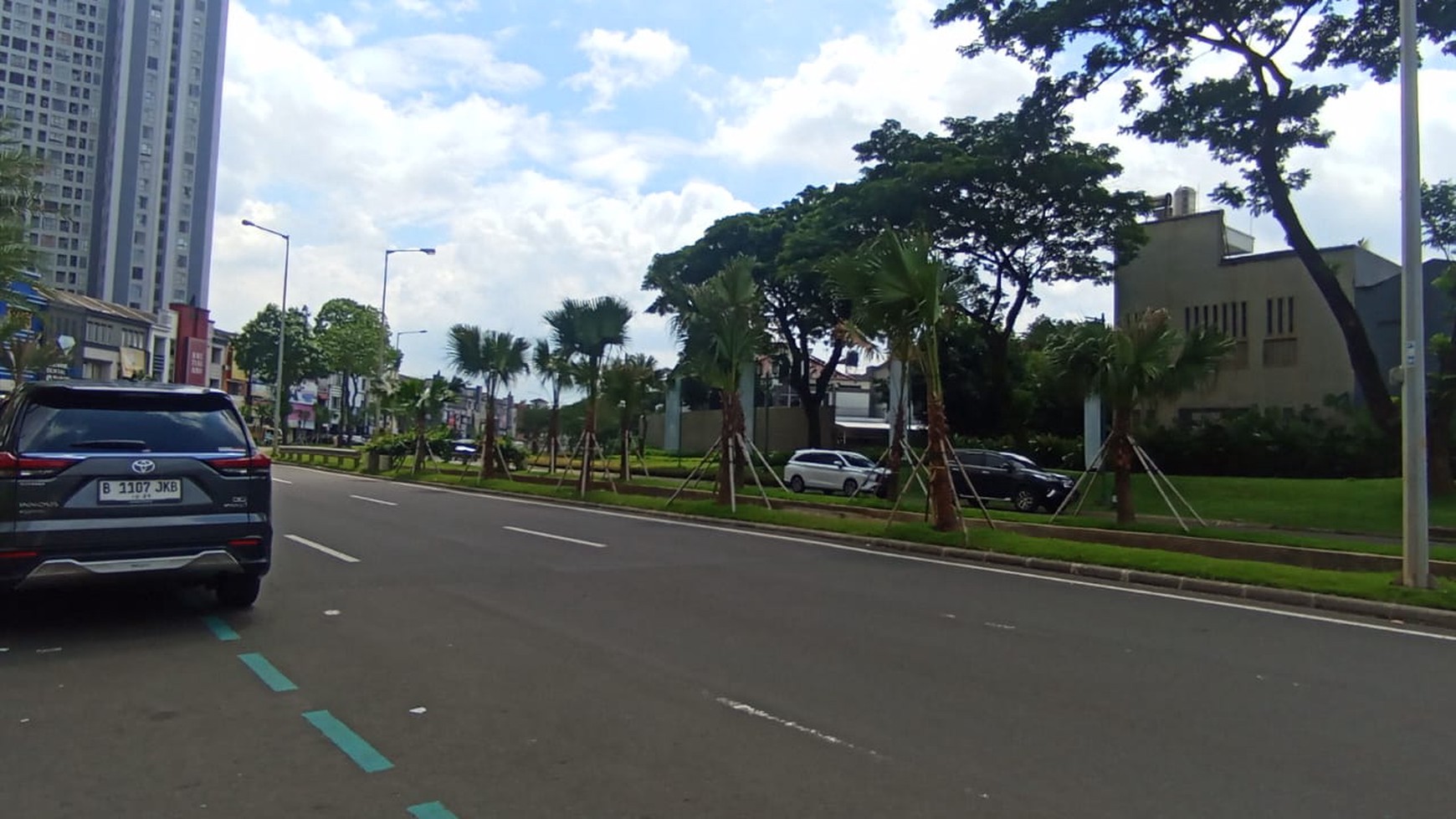 Ruko Gandeng 3 di Jalan Boulevard Gading Serpong cocok untuk Bisnis Kuliner atau kantor Dijual dengan Harga Menarik