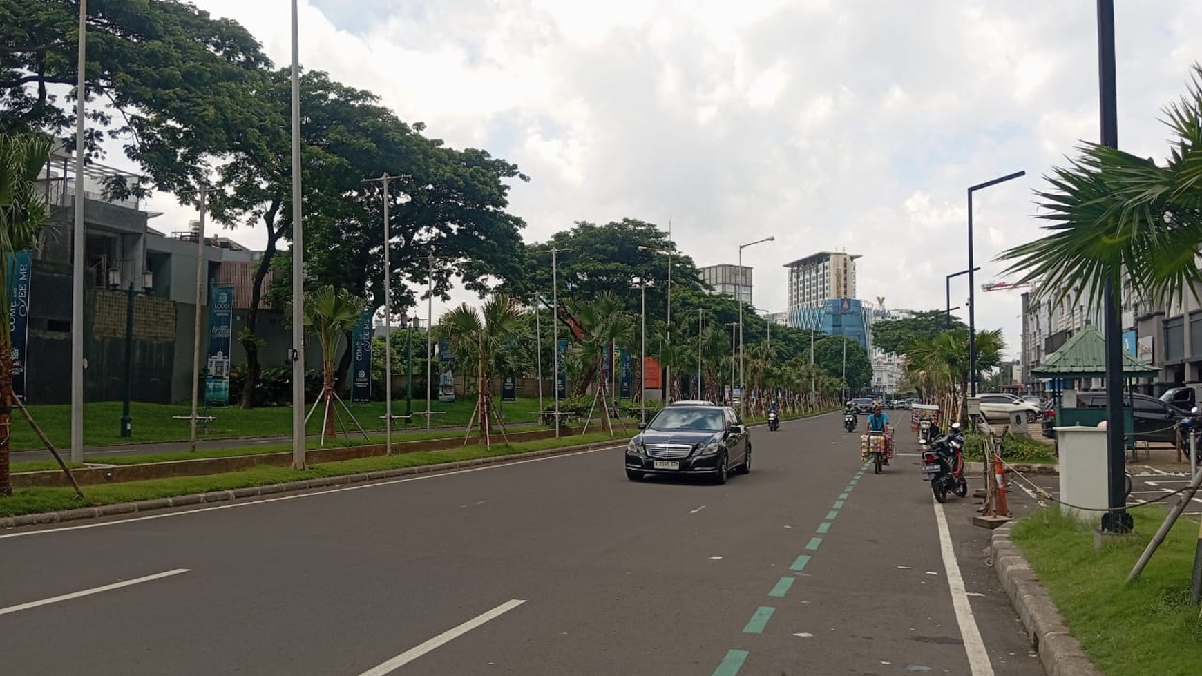 Ruko Gandeng 3 di Jalan Boulevard Gading Serpong cocok untuk Bisnis Kuliner atau kantor Dijual dengan Harga Menarik