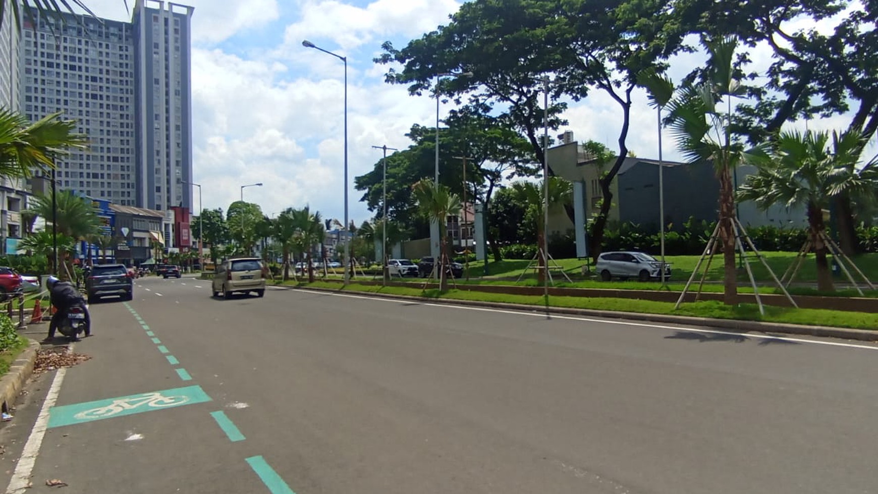 Ruko Gandeng 3 di Jalan Boulevard Gading Serpong cocok untuk Bisnis Kuliner atau kantor Dijual dengan Harga Menarik