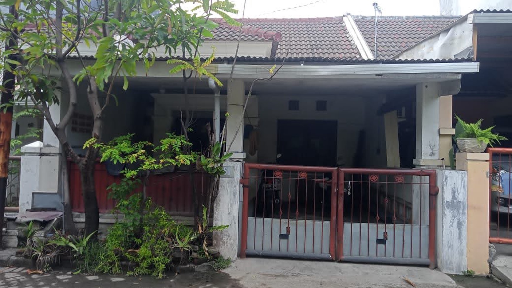 Dijual Cepat BU! Rumah Strategis di Wiguna Selatan, Surabaya Timur