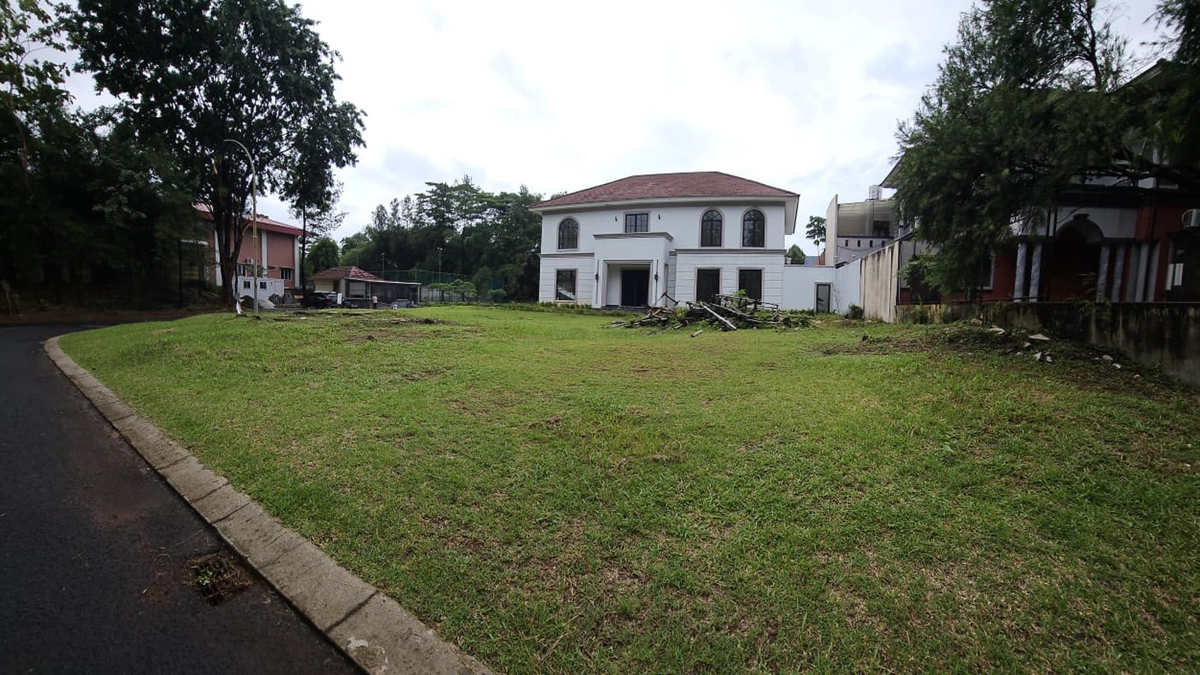 Termurah Kavling Hoek Siap Bangun di Kota Wisata, Cibubur