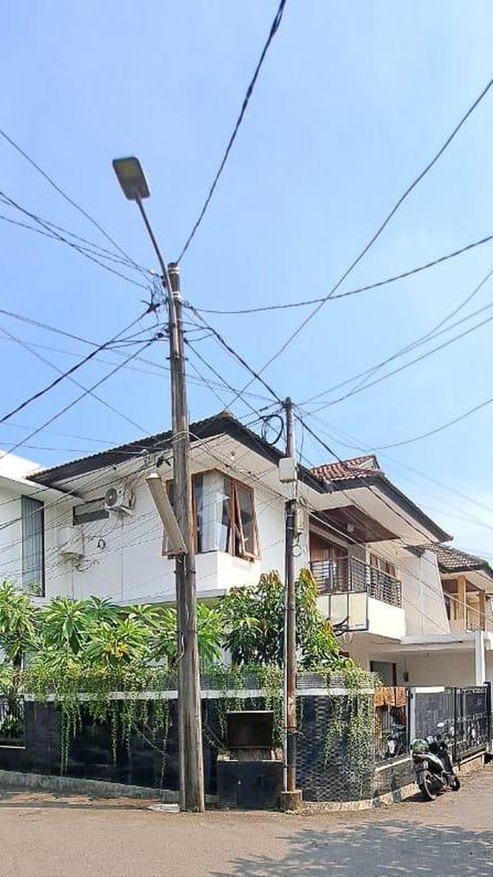 Rumah Bagus Semi Furnished Diarea Pejaten, Dekat Akses Toll JORR & Stasiun