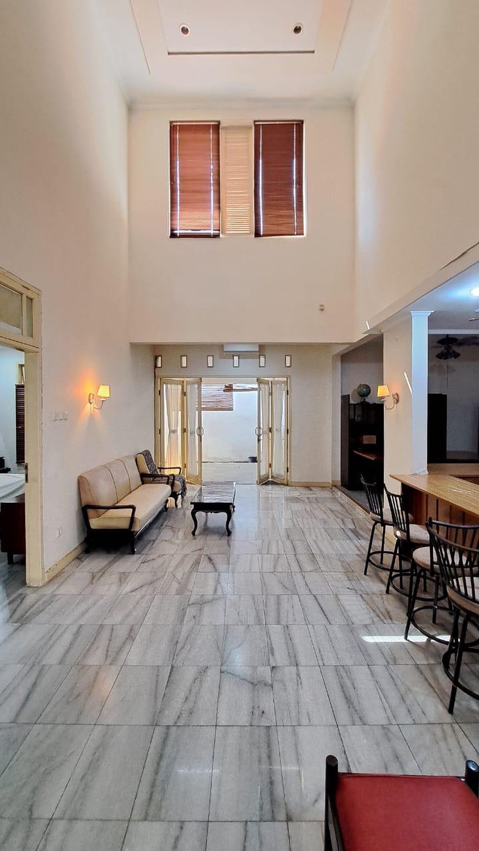 Rumah Bagus Semi Furnished Diarea Pejaten, Dekat Akses Toll JORR & Stasiun