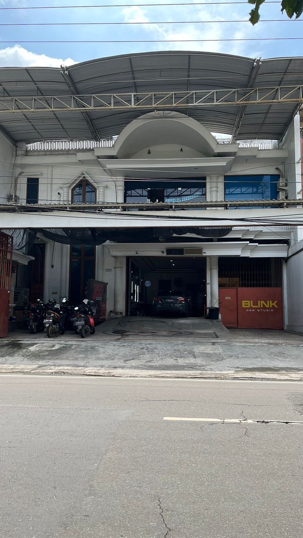 Dijual Rumah Surabaya Pusat FULL MARMER - Jl. Biliton - Gubeng - Parkiran LUAS masuk 10 Mobil - Strategis Komersial area NOL Jalan RAYA cocok buat Segala Usaha