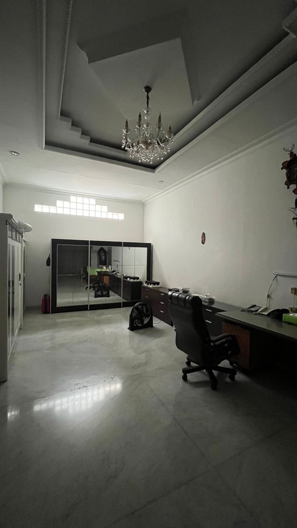 Dijual Rumah Surabaya Pusat FULL MARMER - Jl. Biliton - Gubeng - Parkiran LUAS masuk 10 Mobil - Strategis Komersial area NOL Jalan RAYA cocok buat Segala Usaha