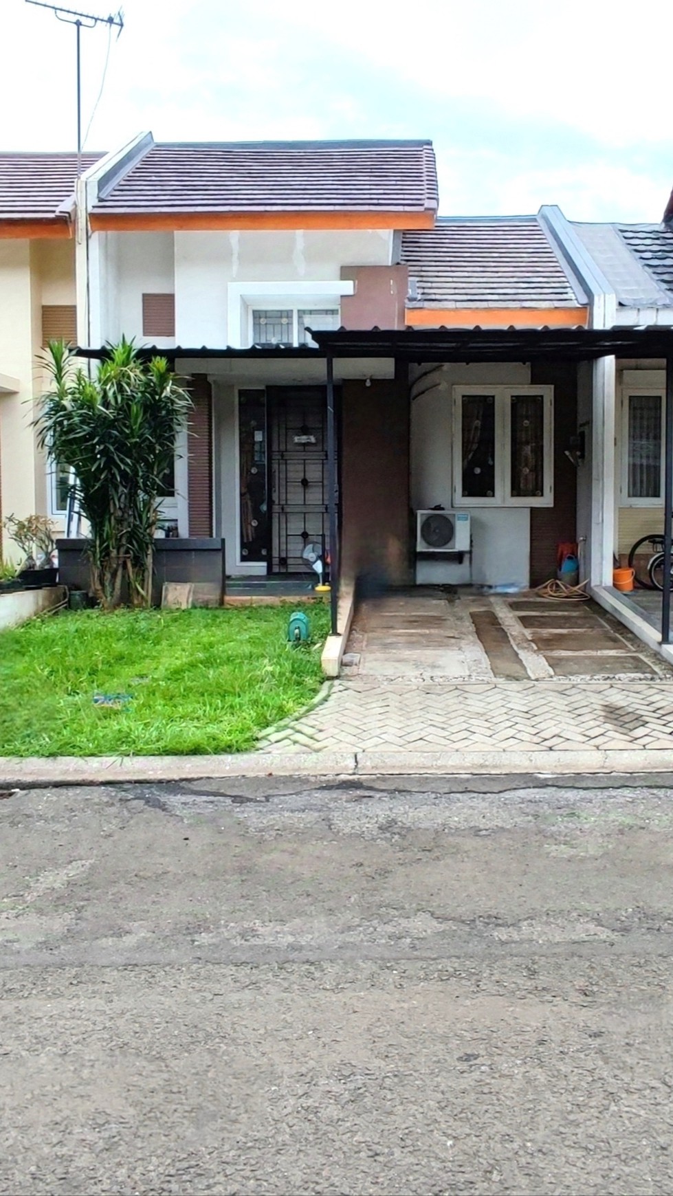 Rent. Rumah bagus cluster Neo Catalonia, BSD. 