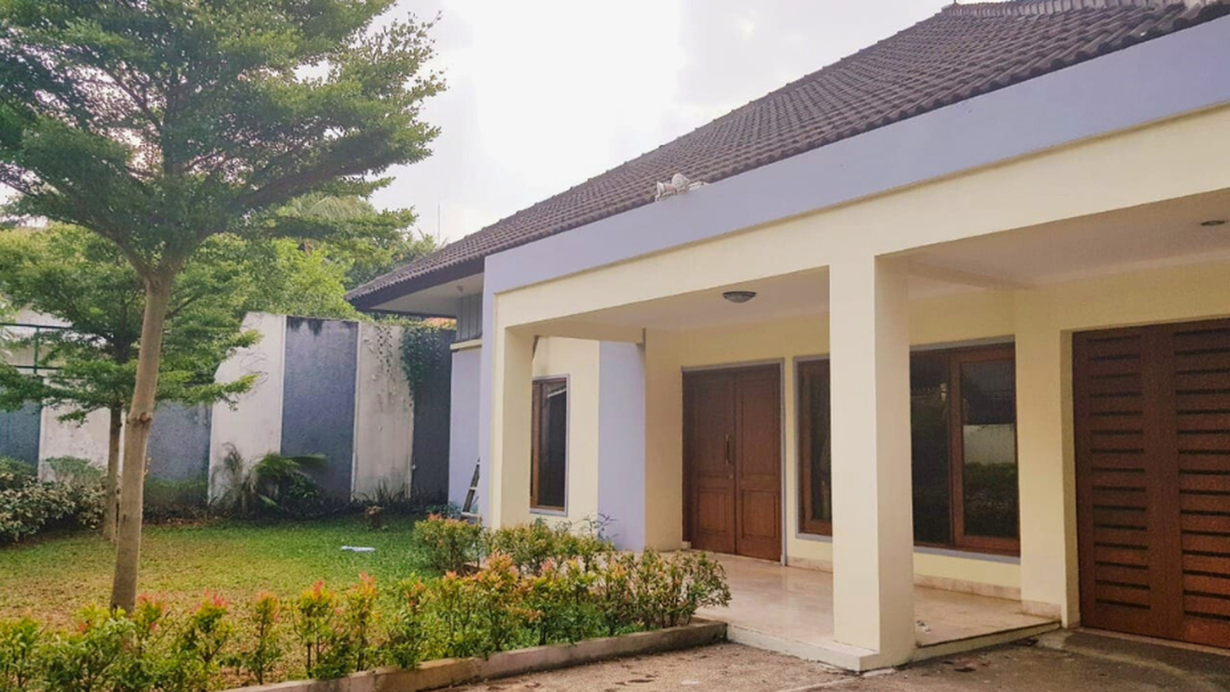 DI Jual Rumah Mewah 1 Lantai Siap Huni terdapat kolam renang di Kemang, Jakarta Selatan