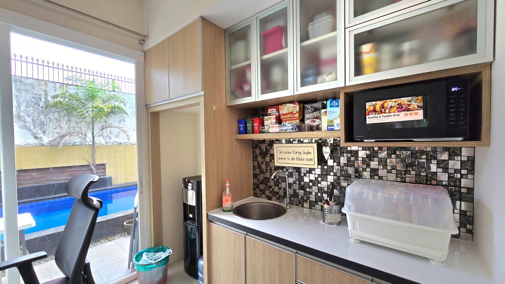 Dijual Rumah ada pool,nyaman,lokasi ok di Bintaro Jaya 9