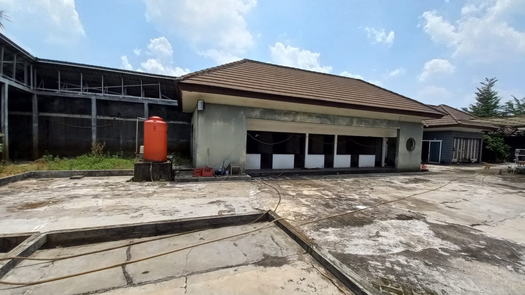 jalan golf bogor jawa barat ciriung cibinong rumah bagus strategis siap huni