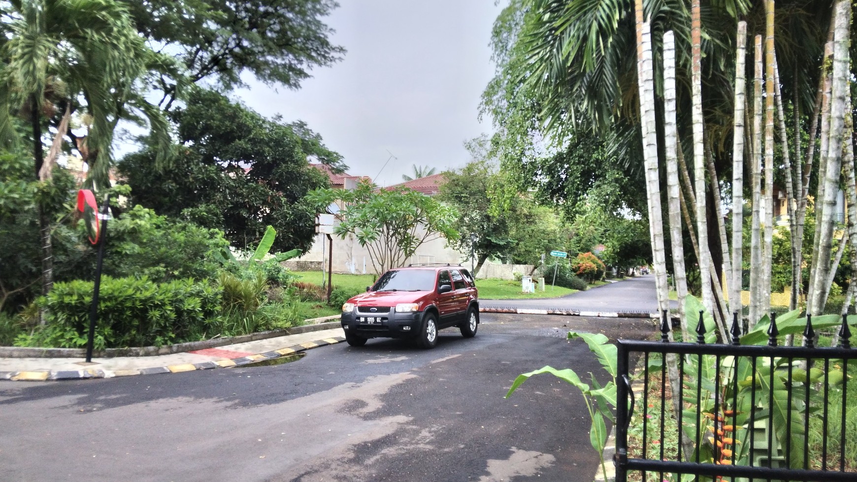 Rumah Hoek cantik siap huni di Citra Grand Cibubur dalam cluster harga nego