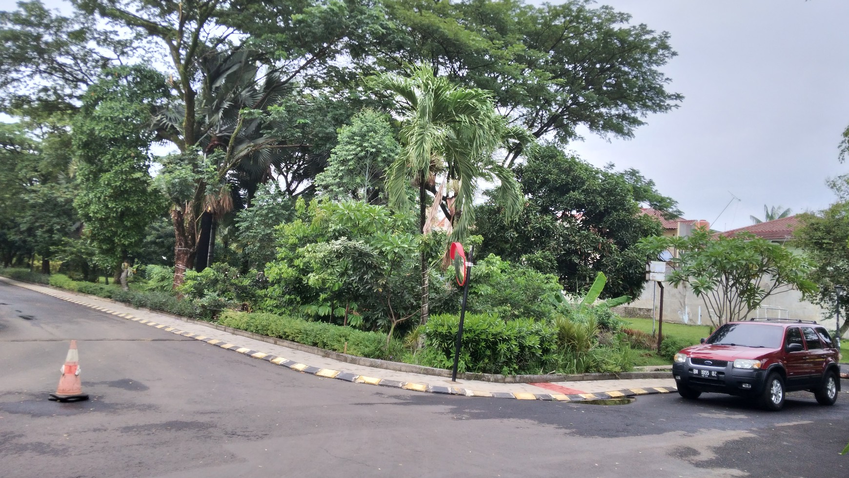 Rumah Hoek cantik siap huni di Citra Grand Cibubur dalam cluster harga nego