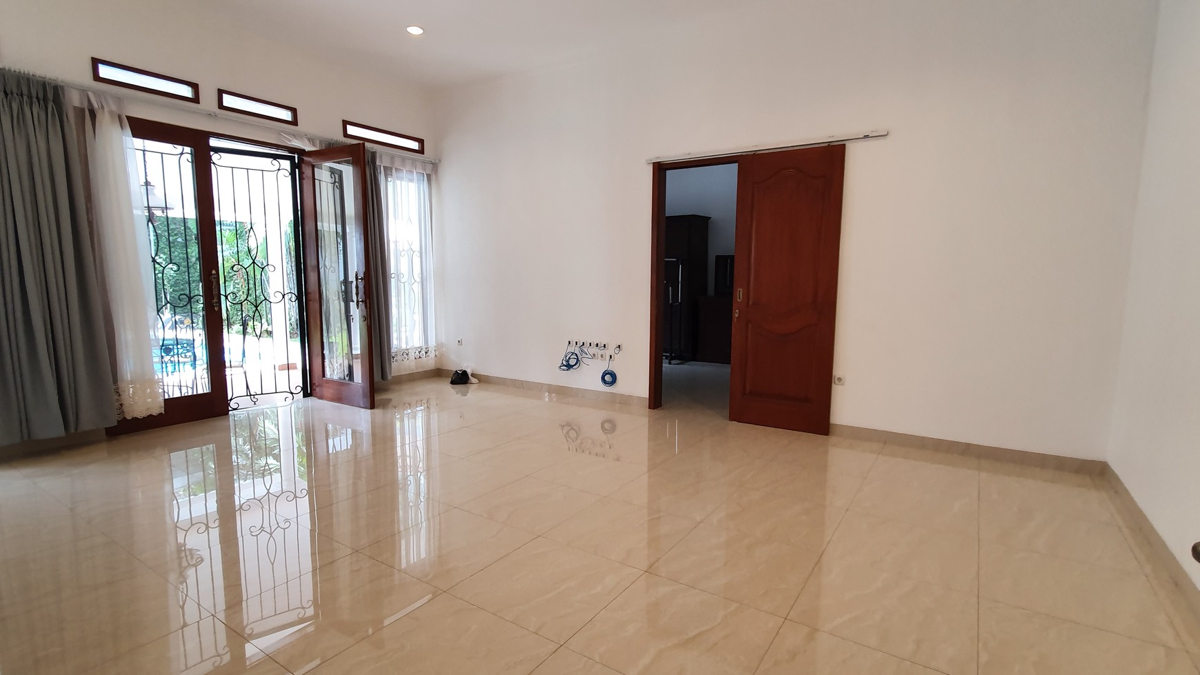 House for rent in Kemang area "Price Can Be Negotiable"