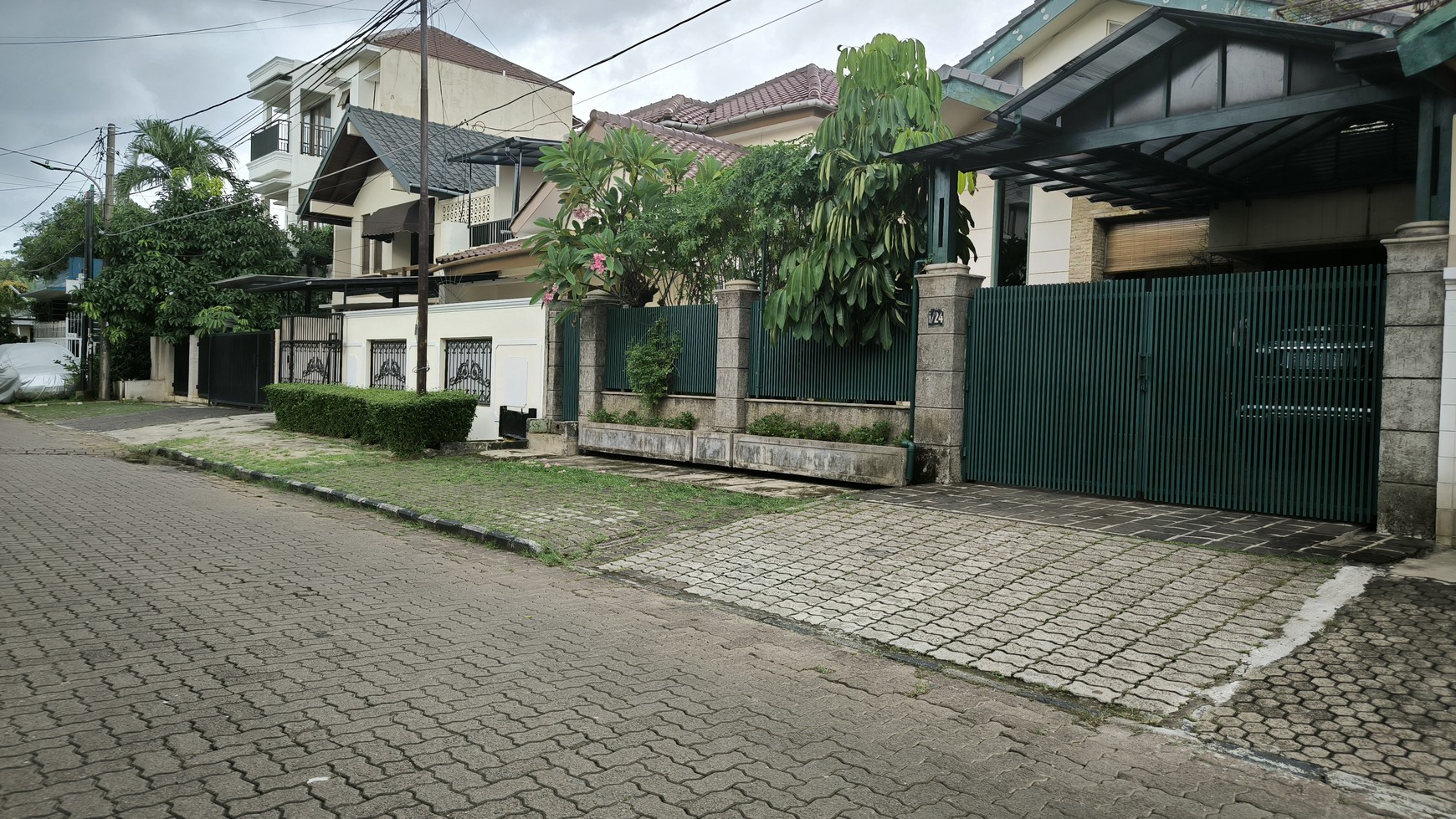 Rumah Mewah Bagus dan Siap Huni Di Dalam Komplek Lebak Lestari Indah Jakarta Selatan