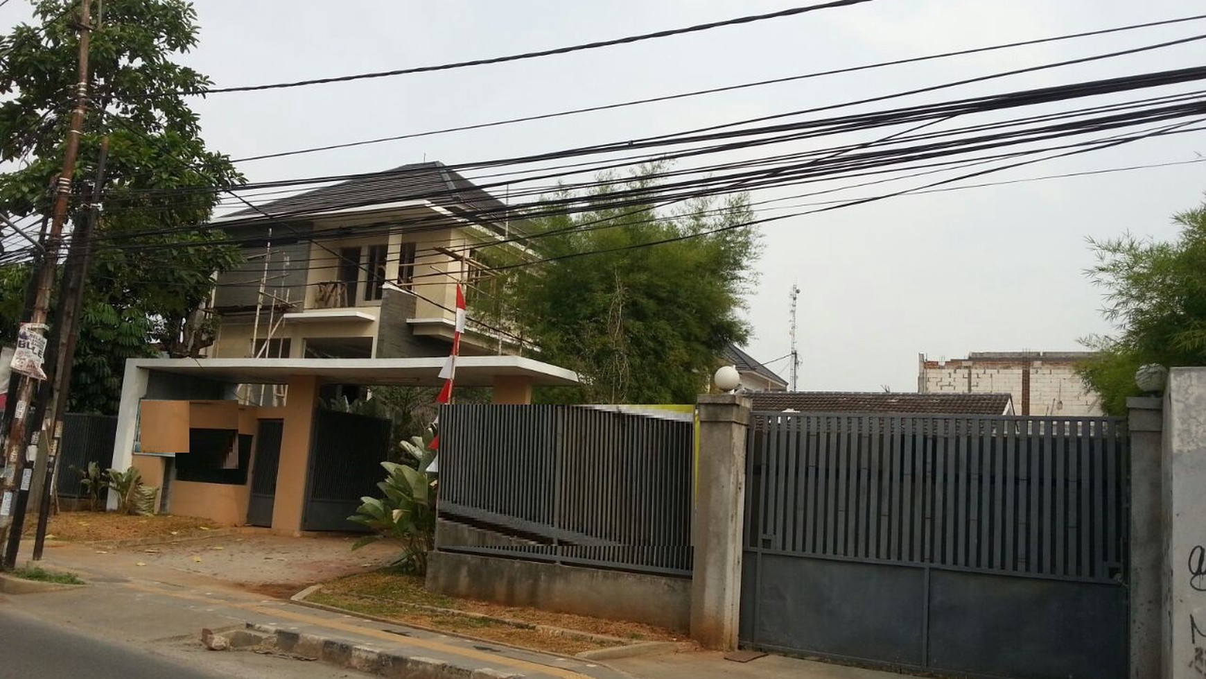Rumah luas, lokasi strategis di Pondok Ranji.