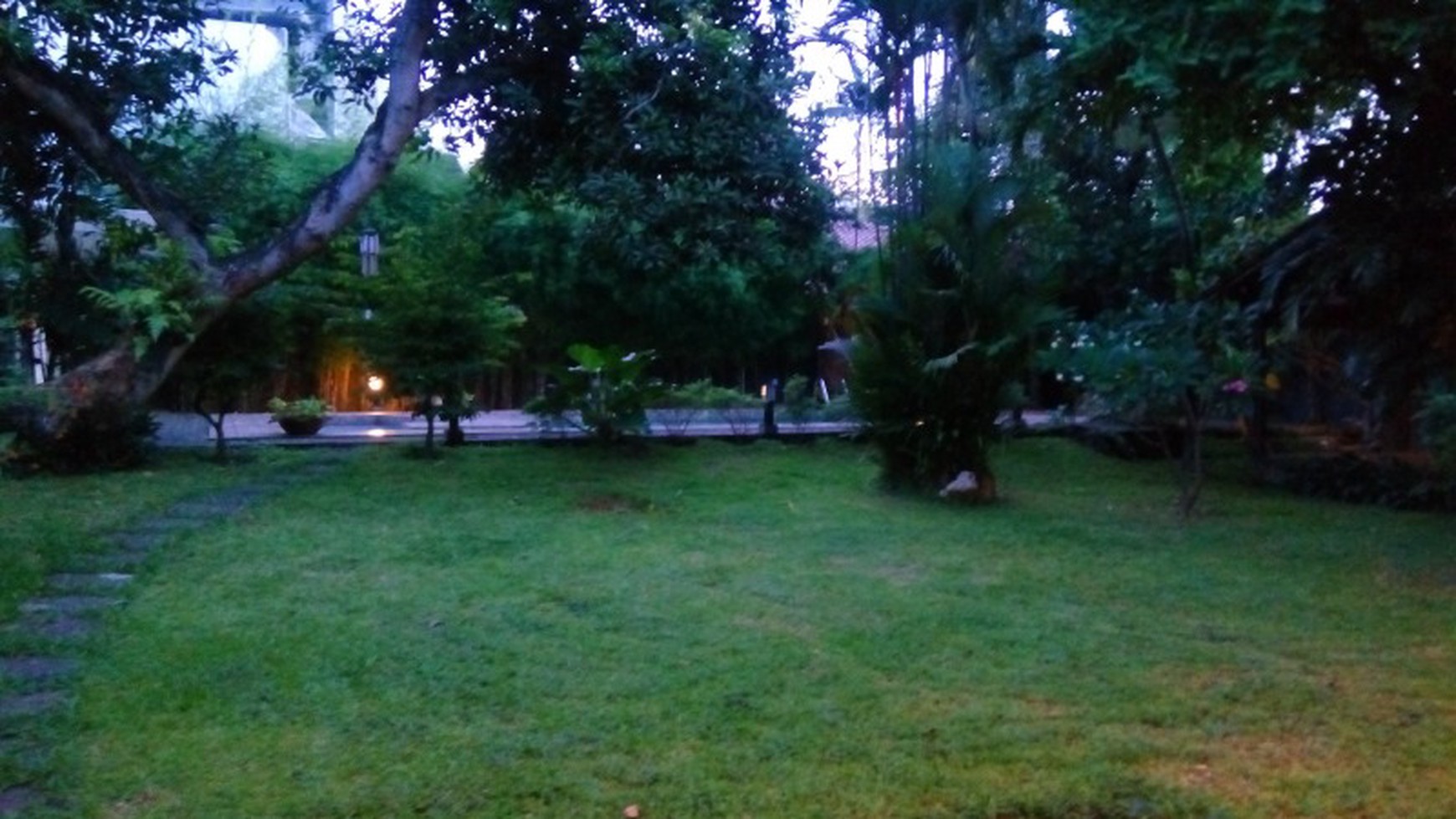 Comfortable and beautiful house In Kemang for expatriat and others "The price can be negotiable"