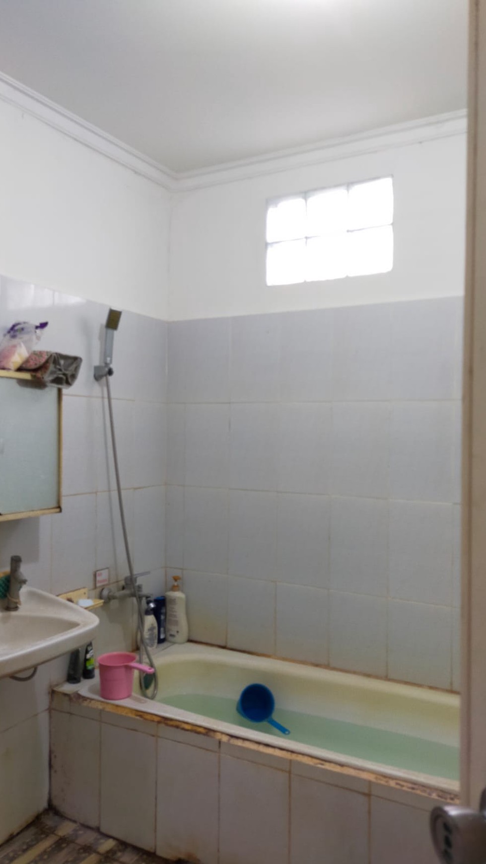 Rumah 2 lantai bagus, rapih bebas banjir di Pondok Ranji