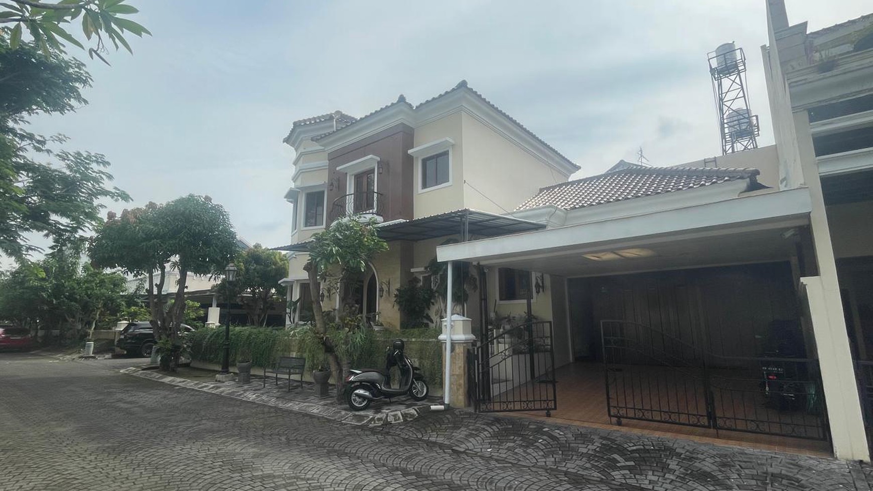 Rumah Mewah Dalam Perumahan Casa Grande  Depok Sleman 