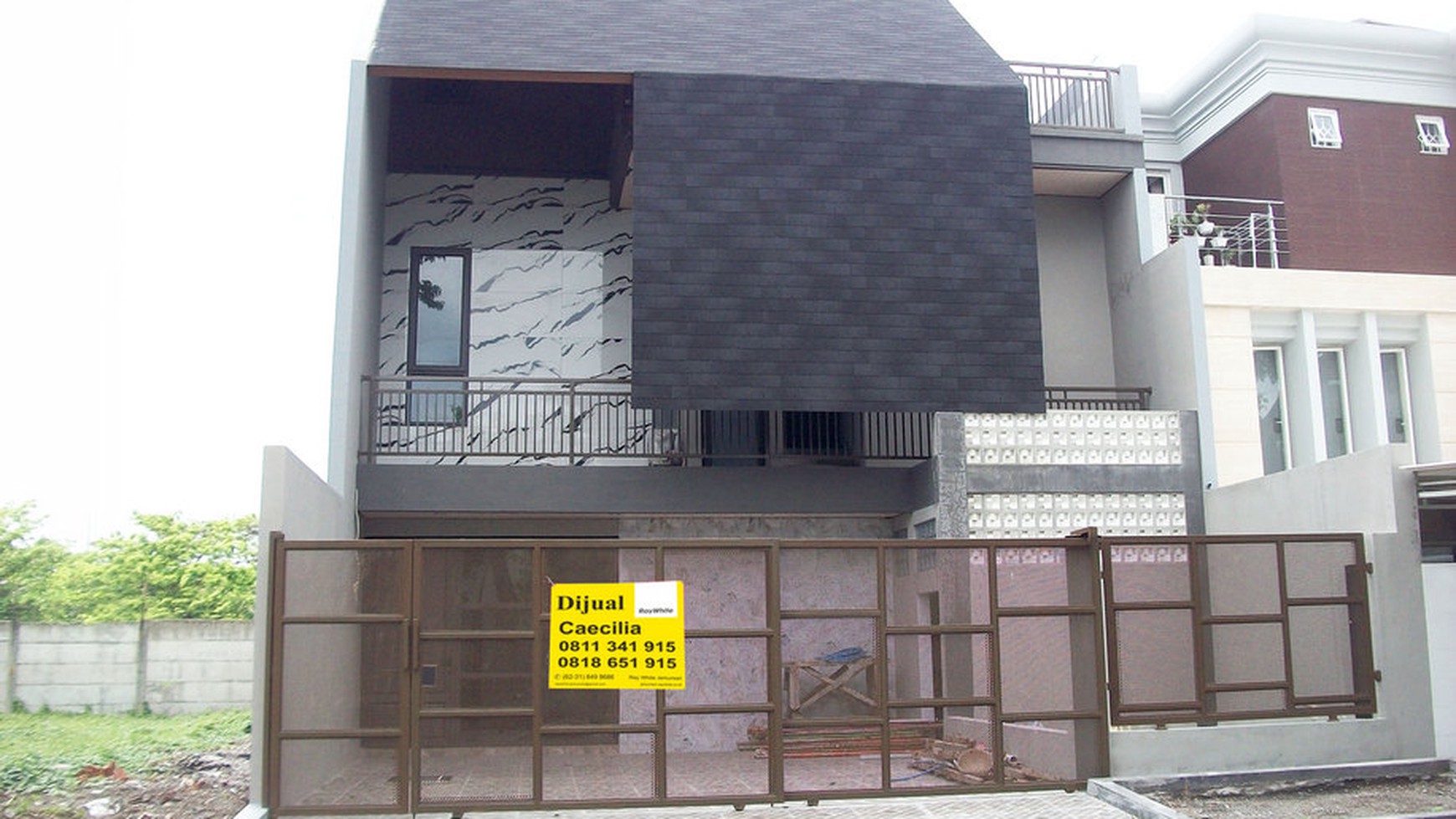 Rumah Baru Gress di Pakuwon City San Antonio Surabaya Timur, Minimalis, ada Kolam Renang, 3 Lantai, Ready 1 unit aja... Buruan !!!! 