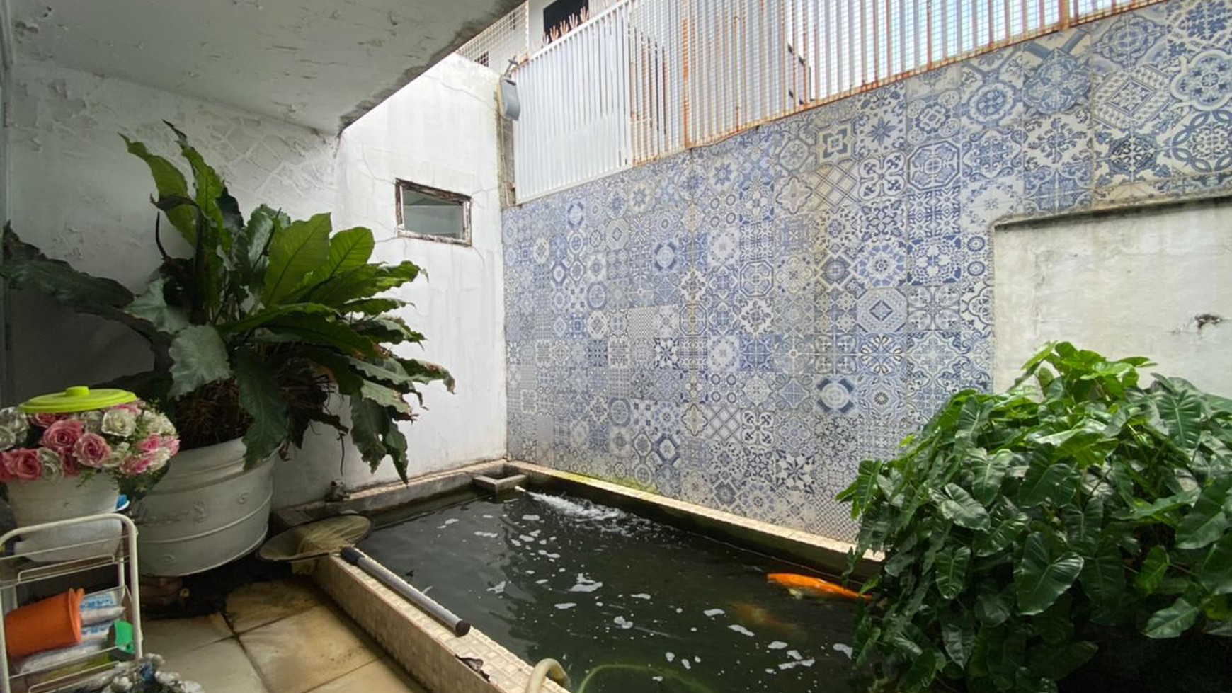 Rumah dengan Kolam Renang di Lebak Bulus, Lingkungan Nyaman & Aman