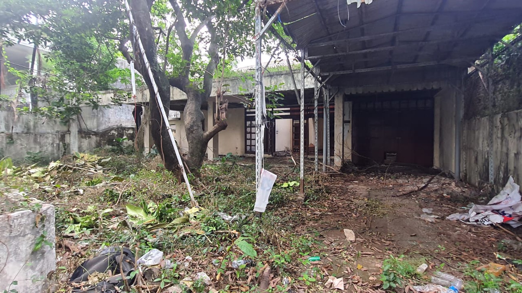 Rumah Rusak Perlu Renovasi di Menteng Jakarta Pusat