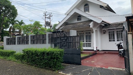 Rumah bagus, siap huni di Hook di Bintaro Sektor 4
