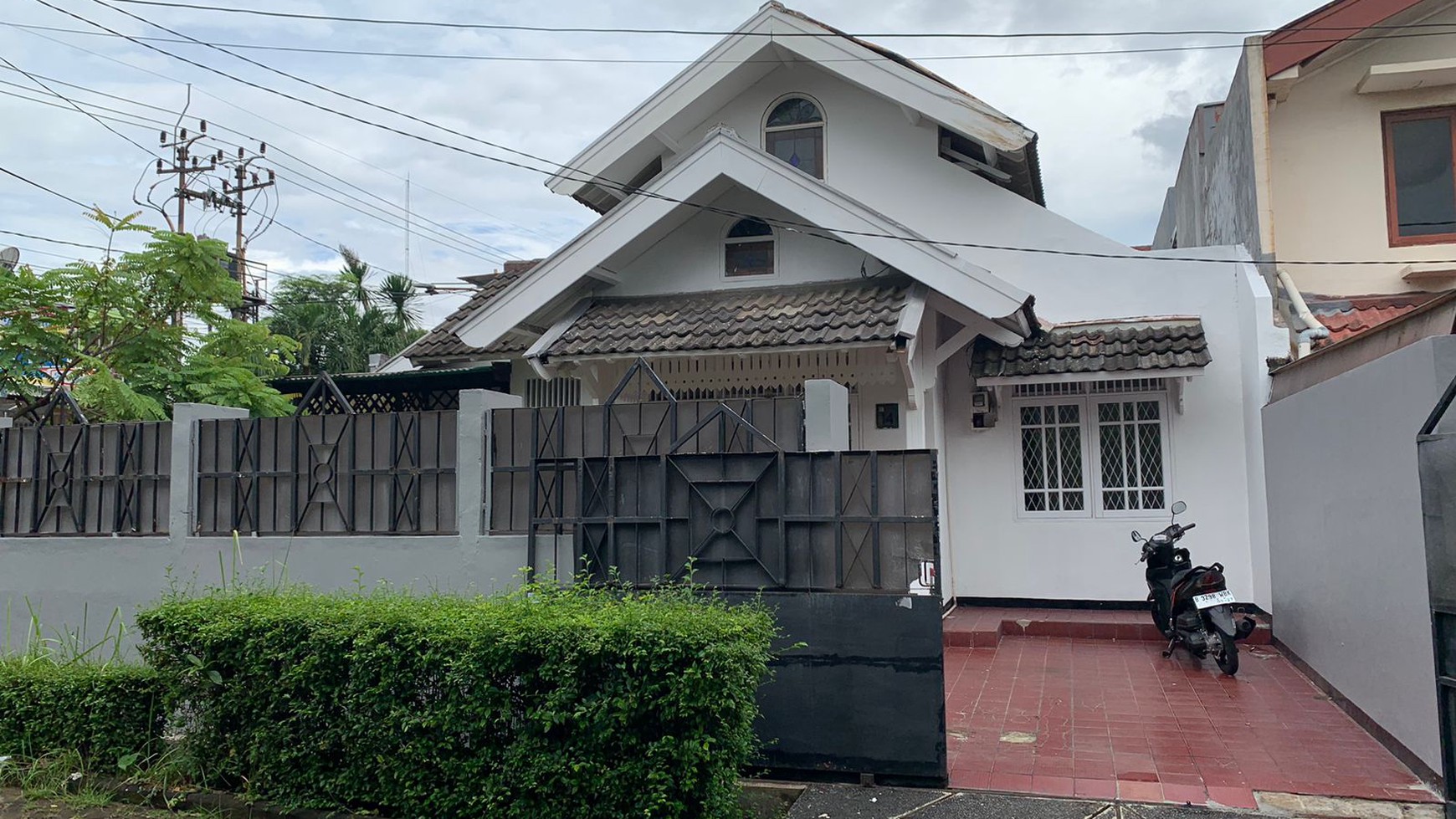 Rumah bagus, siap huni di Hook di Bintaro Sektor 4