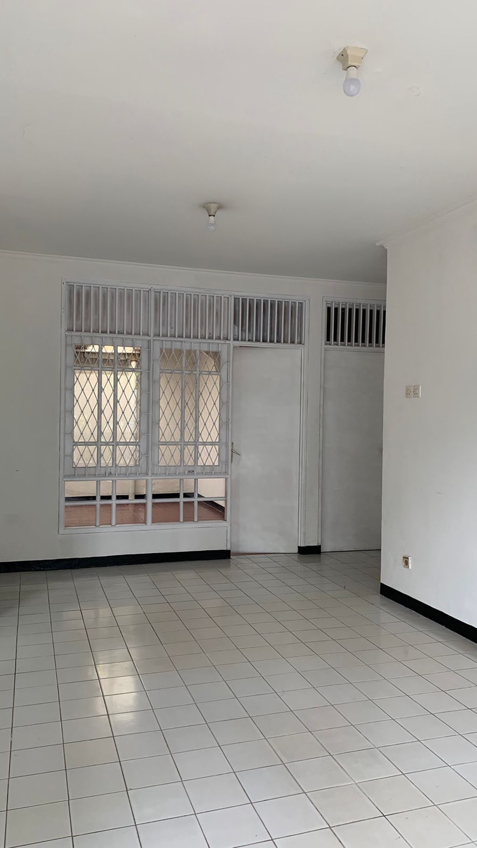 Rumah bagus, siap huni di Hook di Bintaro Sektor 4