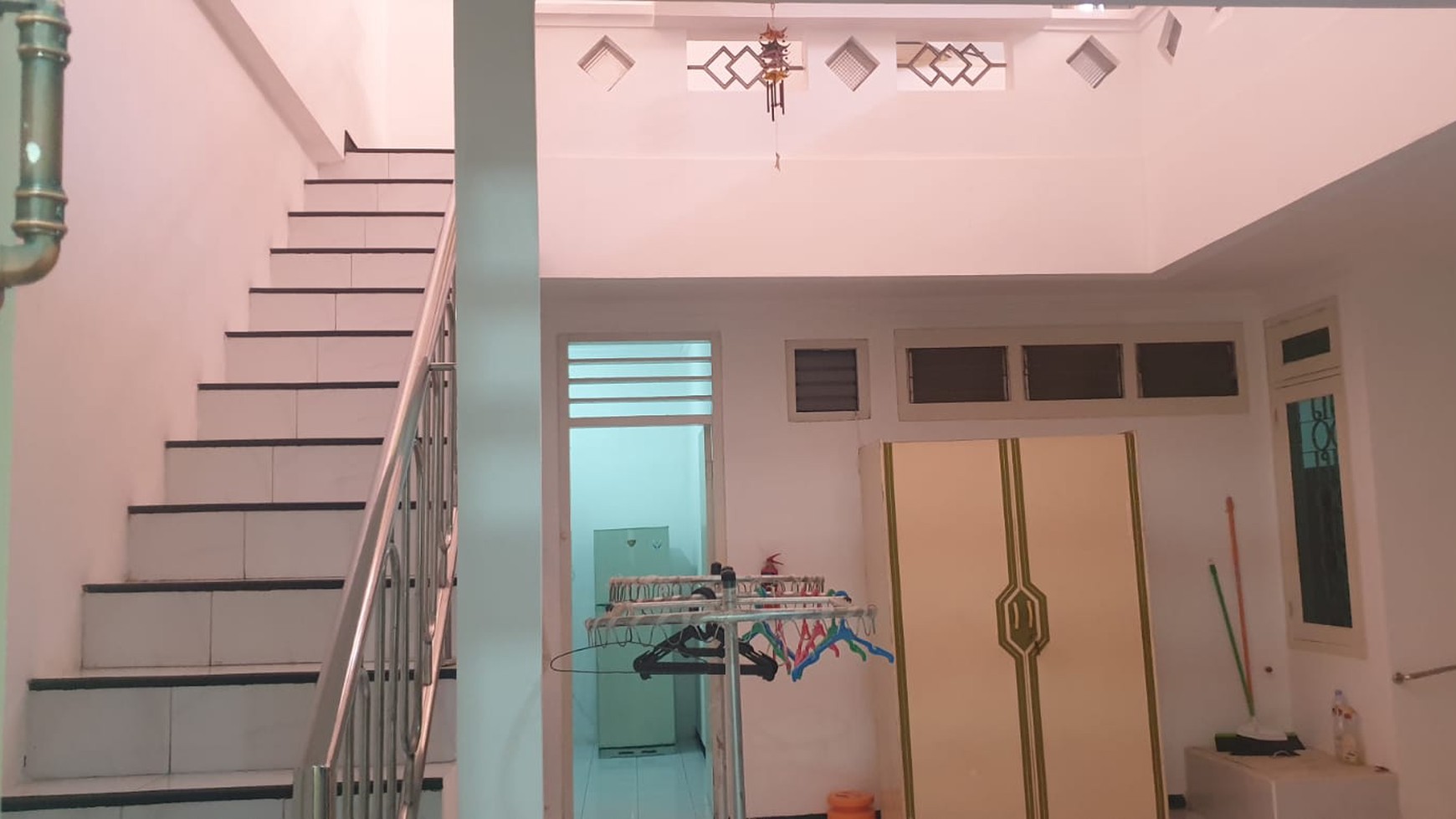 Rumah 2 Carport Kondisi Bagus Darmo Baru Barat