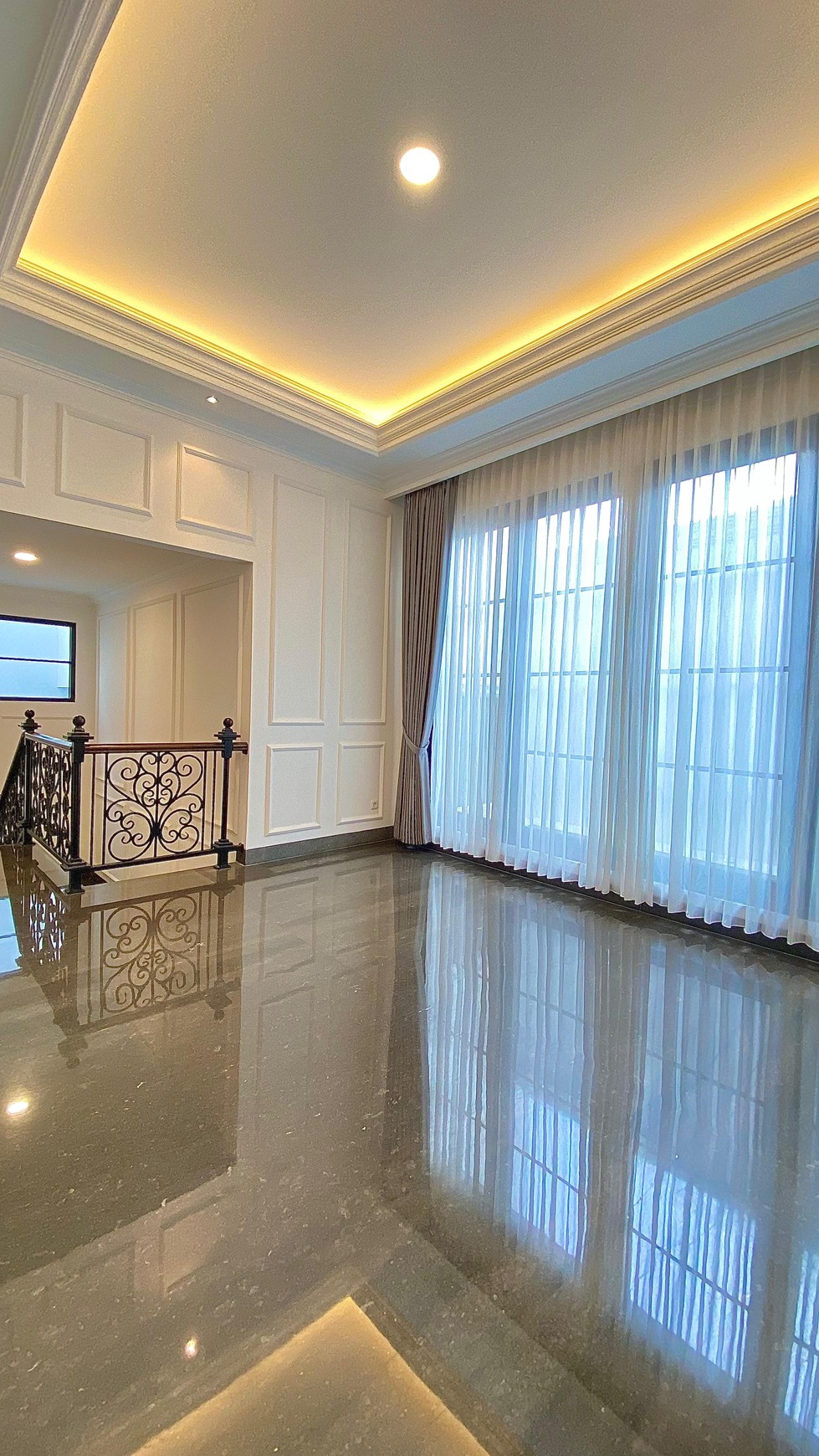 Dijual Rumah mewah Modern 2 Lantai ada Pool, di Bintaro