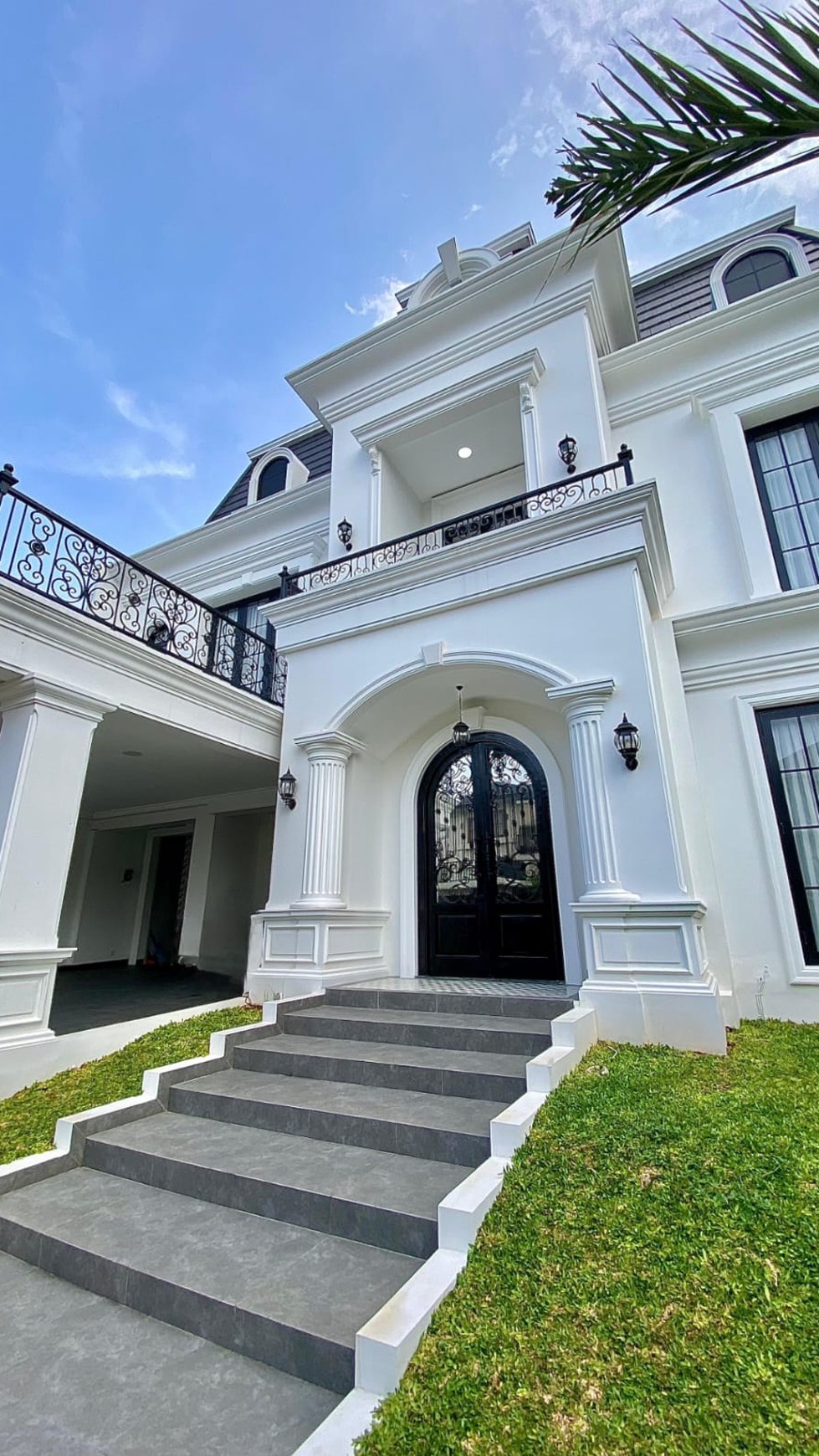 Dijual Rumah mewah Modern 2 Lantai ada Pool, di Bintaro