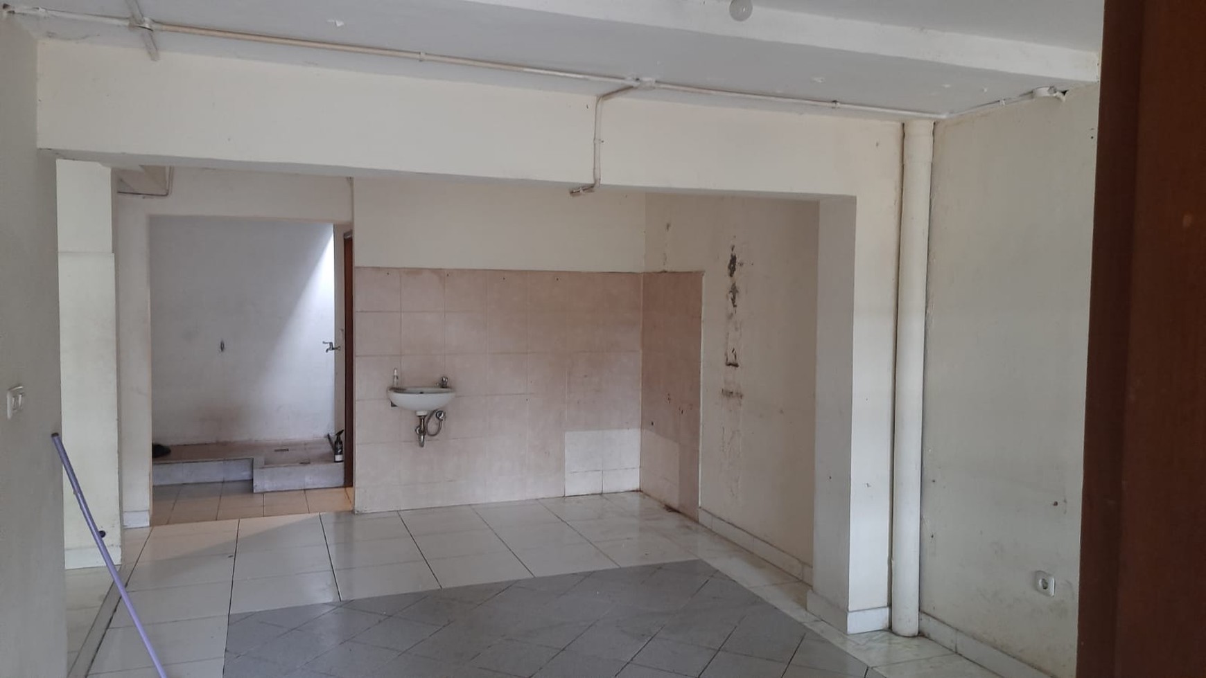 Rumah luas, lokasi strategis di Pondok Ranji.