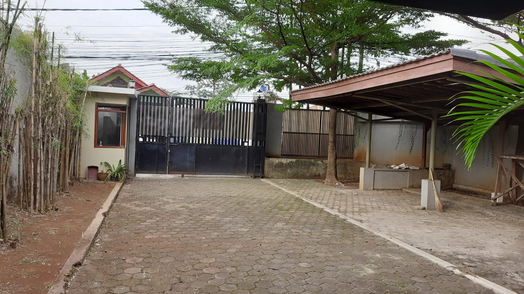 Rumah luas, lokasi strategis di Pondok Ranji.