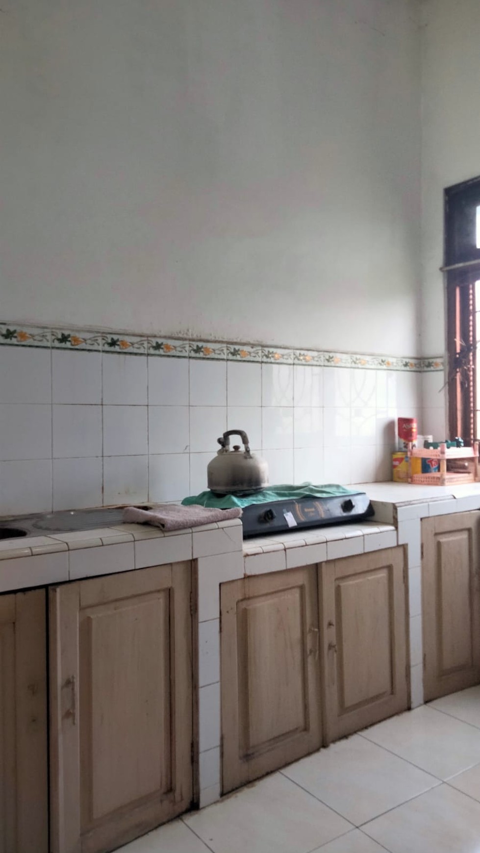 RUMAH DENGAN LUAS TANAH 588 METER PERSEGI DI DAERA PIYUNGAN