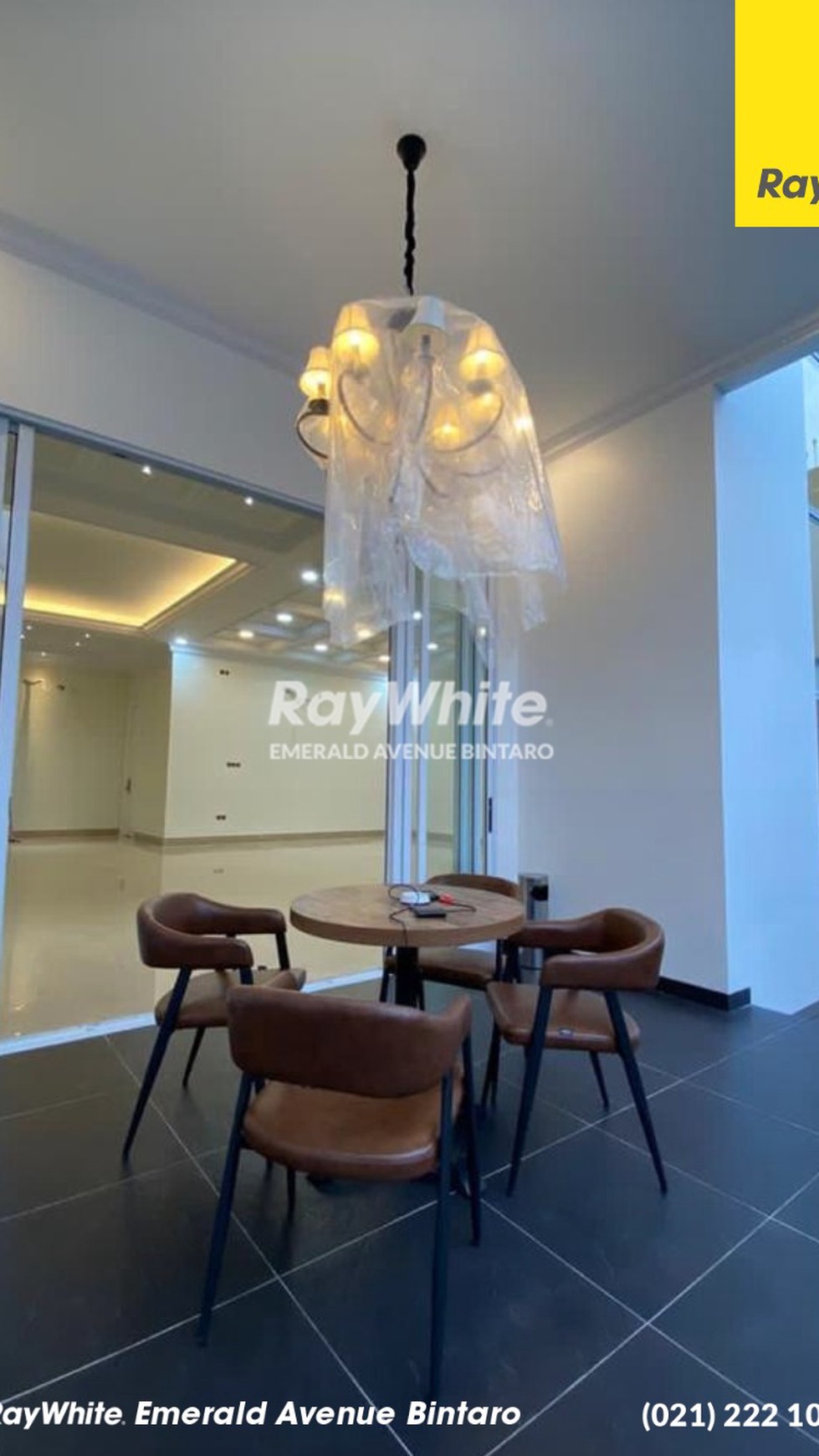 Dijual Cepat rumah mewah,ada kolam renang di Pondok Indah Jakarta Selatan