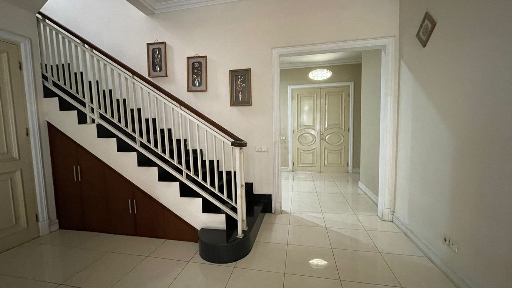 Rumah 2 Lantai, Selangkah Ke Mall Living World Kota Wisata