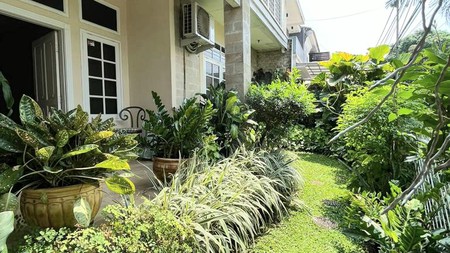 Rumah Terawat dengan Rooftop di Komplek Strategis Cinere