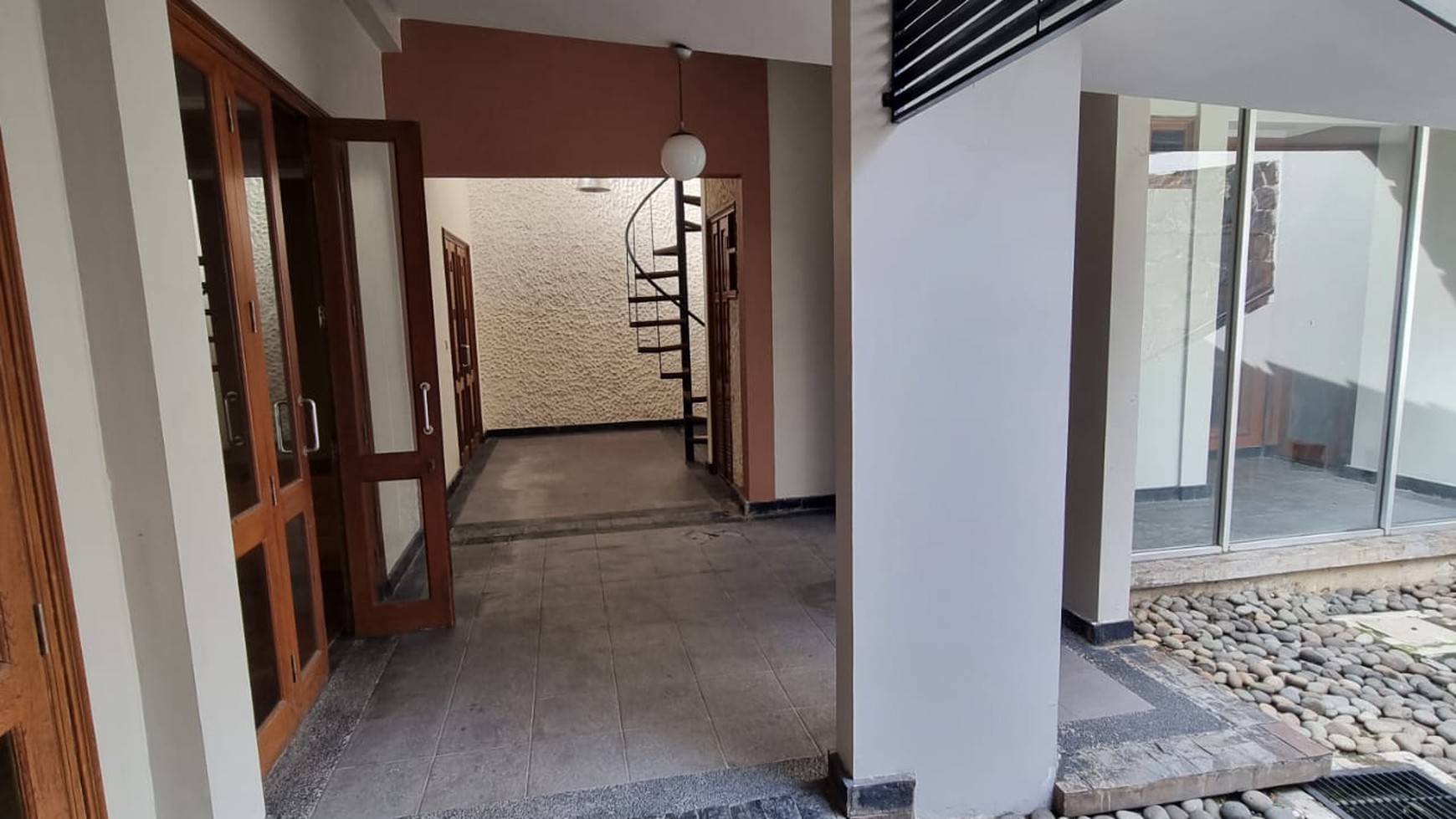 Rumah Siap Huni dengan Hunian Nyaman dan Asri di Taman Kedaung 