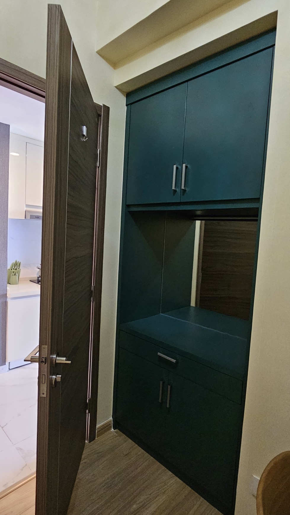 Apartemen Sky House BSD berada di samping mall aeon, dekat universitas, dan stasiun